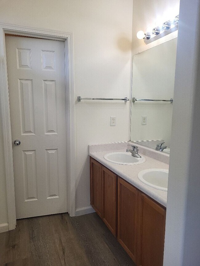 Building Photo - 9955 Sandhaven Ct