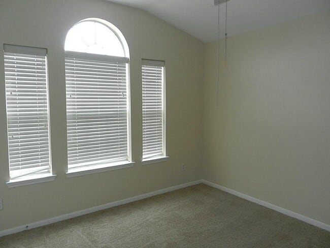 Building Photo - 25307 Sierra Woods Ln