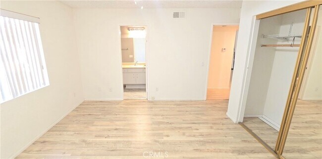 Building Photo - 630 W Dryden St