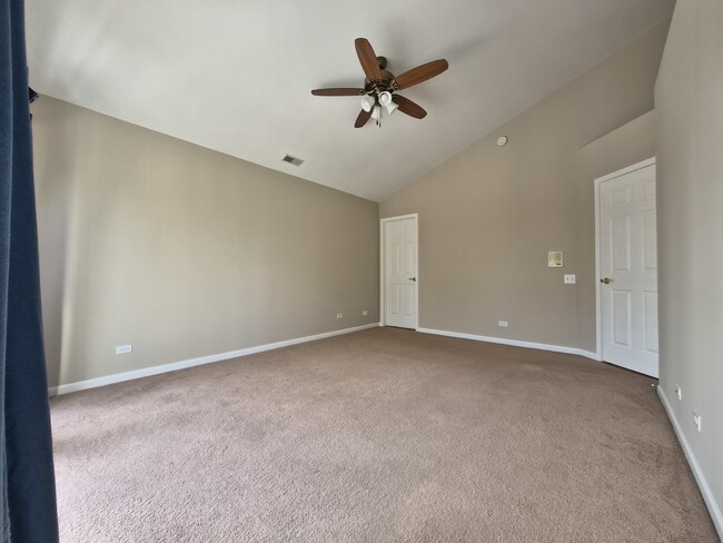 Building Photo - 2850 Stonewater Dr