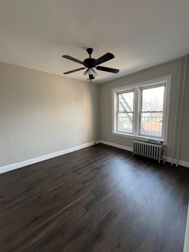 Building Photo - 122 W 39th St