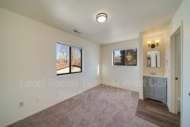 Building Photo - 55 S Pinegrove Rd