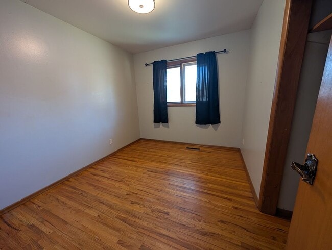 Building Photo - Charming 3 bedroom 1.5 bath Orchards house