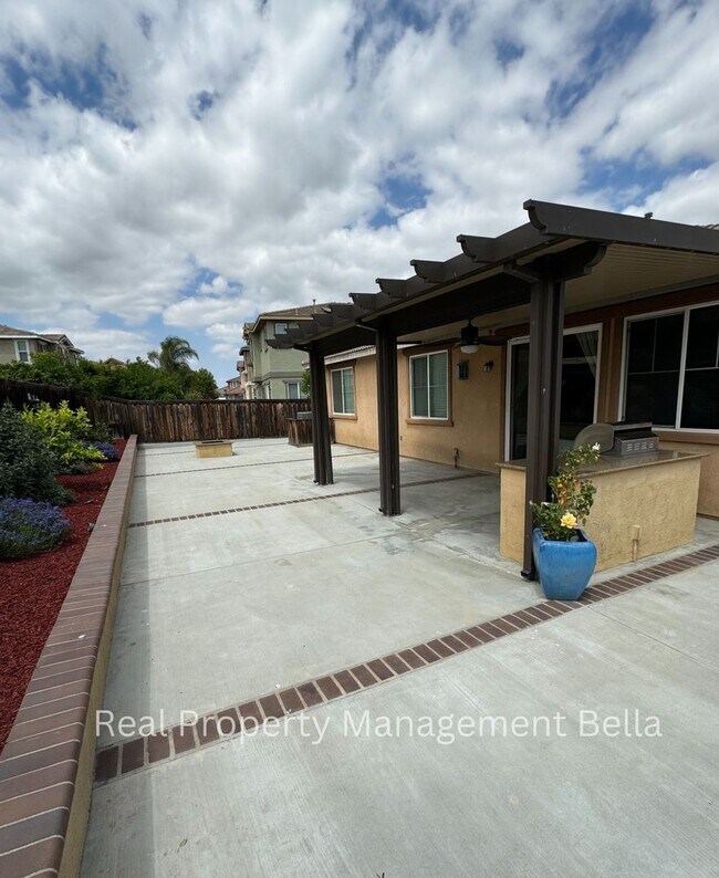 Building Photo - Stunning Single-Story Sanctuary in Menifee...