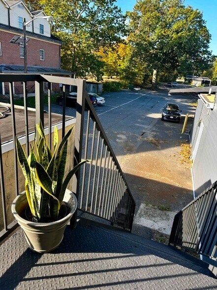 Building Photo - 328 High St