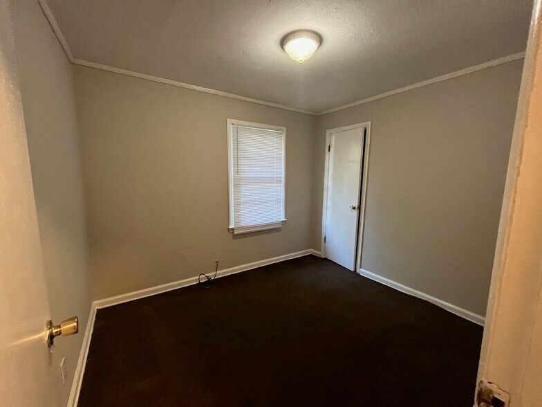 Building Photo - 1171 Sparkle Ave