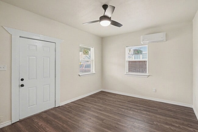 Building Photo - 4805 Belmont Ave