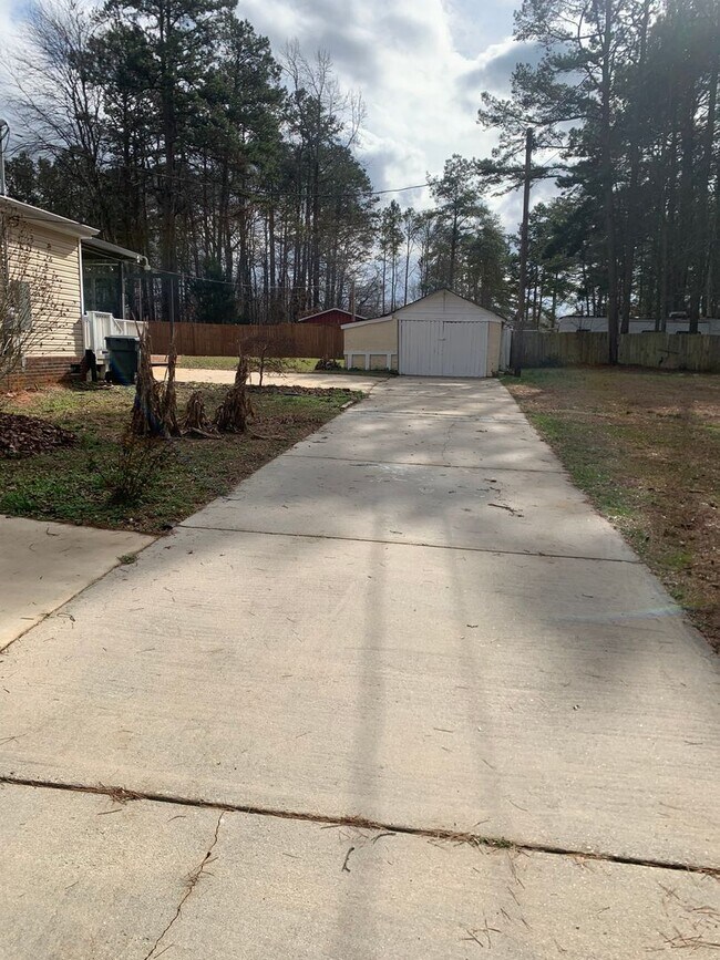 Building Photo - 3 Bedroom Salisbury Home
