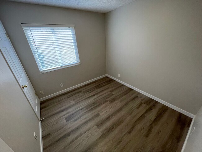 Building Photo - Wonderful 3 Bedroom Move-In Ready
