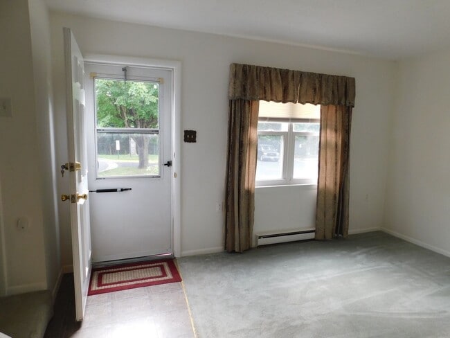 Building Photo - Berryville Townhouse