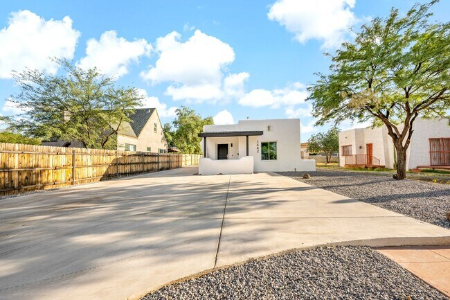 Building Photo - Sam Hughes New Home - Available for PRELEASE 2026!