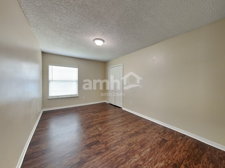 Building Photo - 10191 Wood Dove Way