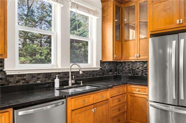 Building Photo - 787 Flat Shoals Ave SE