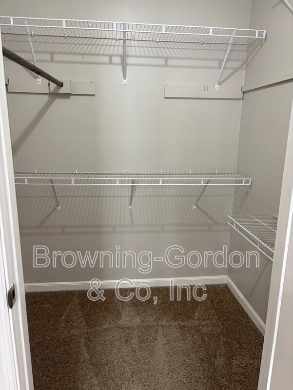 Building Photo - 567 Cedar Dr