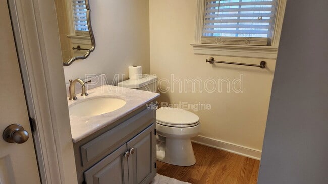 Building Photo - 2018 Cambridge Dr