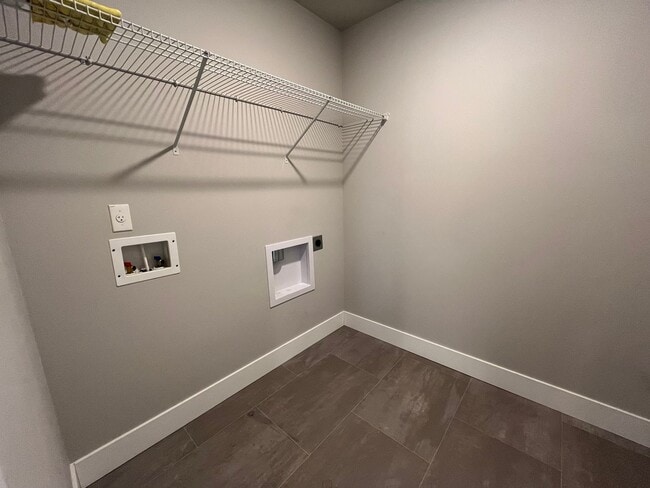 Building Photo - Beautiful and Newer 4 Bedroom 2.5 Bathroom Craftsman attached House close to the Columbia River! ...