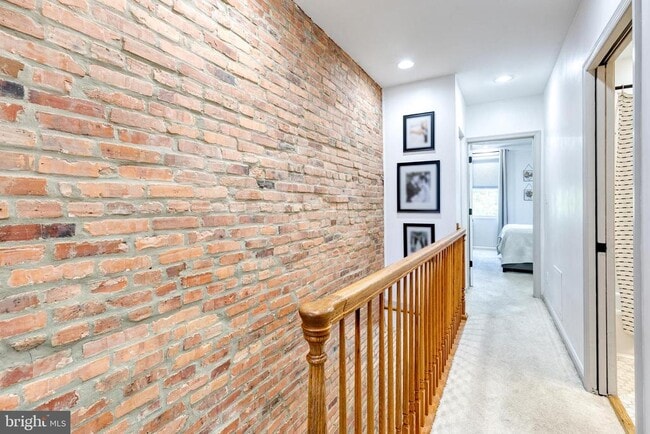Building Photo - 724 S Curley St