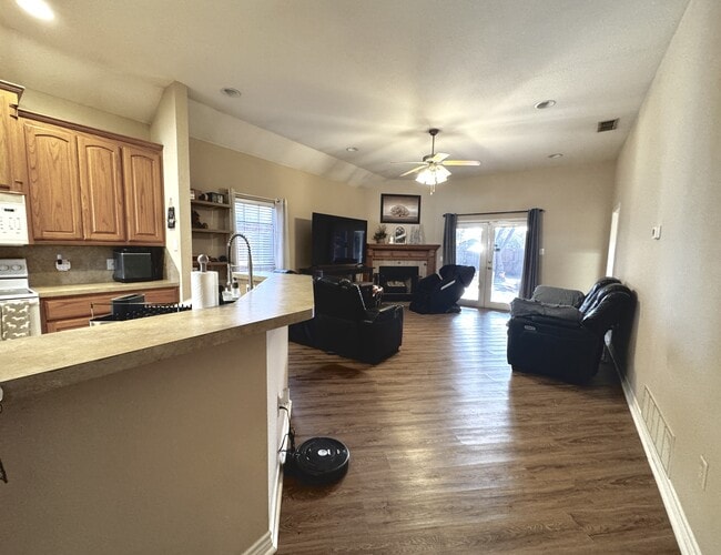 Building Photo - 5400 Flo Dr