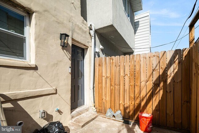 Building Photo - 912 Cantrell St