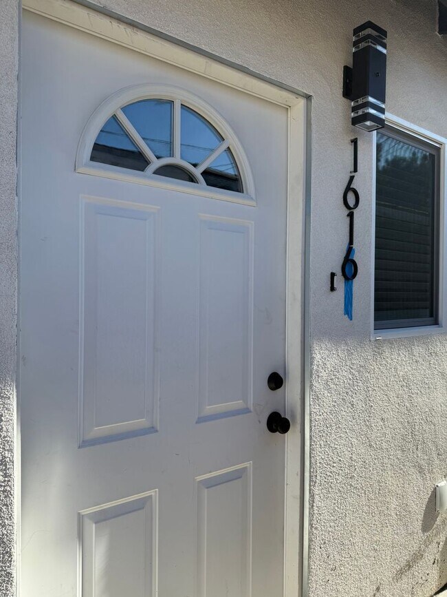 Building Photo - 1616 E Harding St