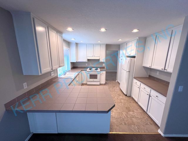 Building Photo - 14824 SE Sieben Creek Dr