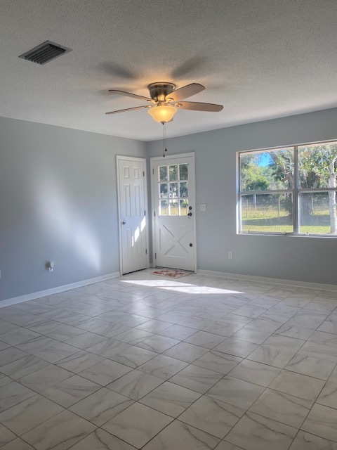 Building Photo - 3/1.5 DeLand, Walk to the Sunrail! $2,000/...