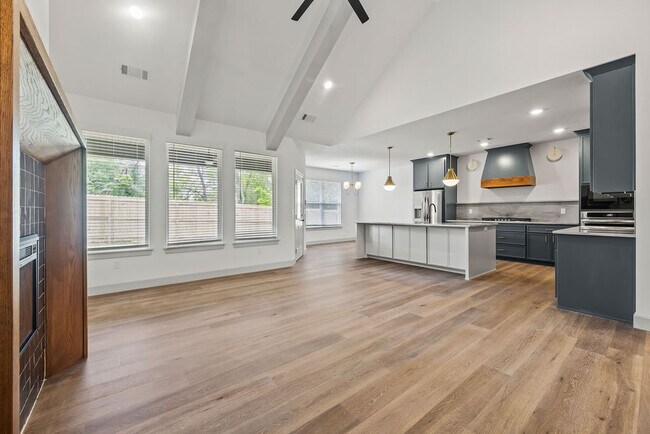 Building Photo - 1509 Padova Ave