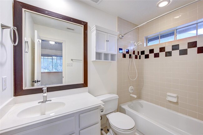 Building Photo - 13515 N Tracewood Bend