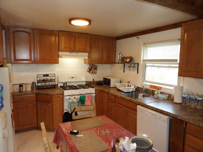 Renovated Kitchen! - 11 Walnut St