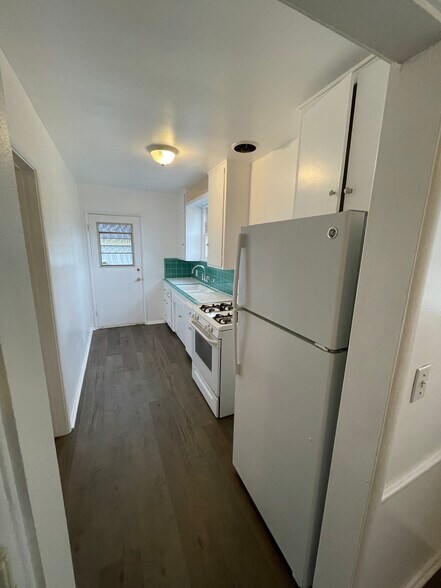 Building Photo - 334 W Alameda Ave