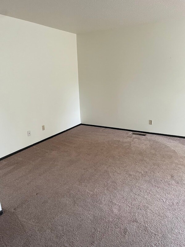 Building Photo - 512 Breezy Point Dr