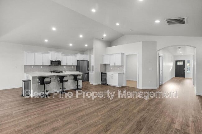 Building Photo - 7536 W Havana Dr