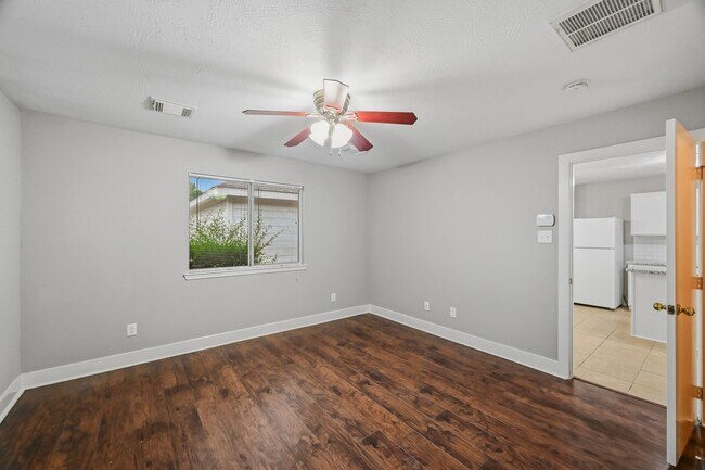 Building Photo - 20967 Young Meadows Way