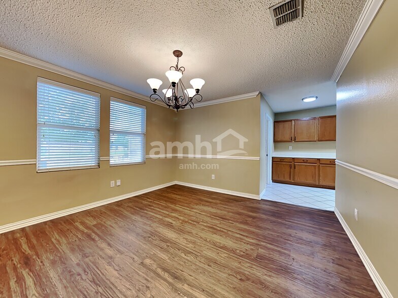 Building Photo - 1404 Sunflower Court