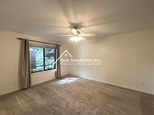 Building Photo - Wonderful 2bd/2ba Citrus Heights Condo with 2 Car Garage!
