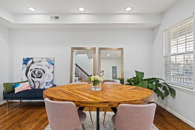 Building Photo - Amazing Anacostia Abode!