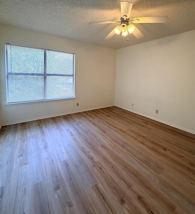 Building Photo - 9202 Roquefort