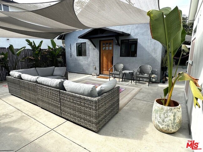 Building Photo - 2241 1/2 Harwood St