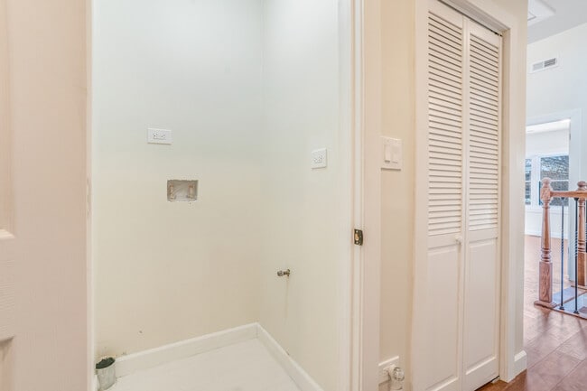 Building Photo - 4019 N Tripp Ave