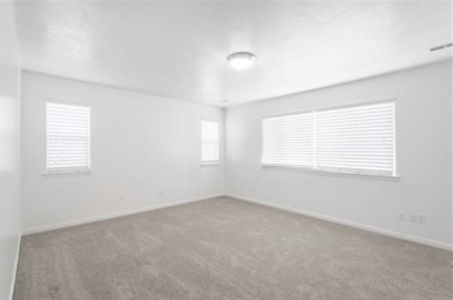 Building Photo - Beautiful 5 Bed | 2.5 Bath | 3 Car Single Family Home