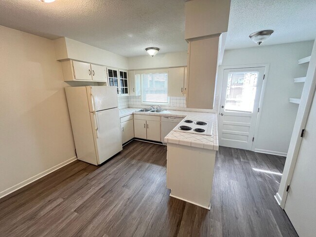 Building Photo - Two-Bedroom, 1.5 Bath Town Home Located near 48th Av North in Myrtle Beach!