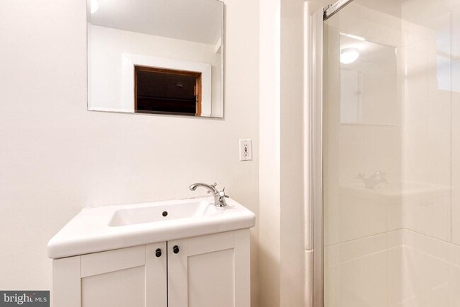 Building Photo - 3918 Beech Ave