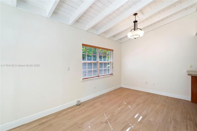 Building Photo - 410 Castania Ave
