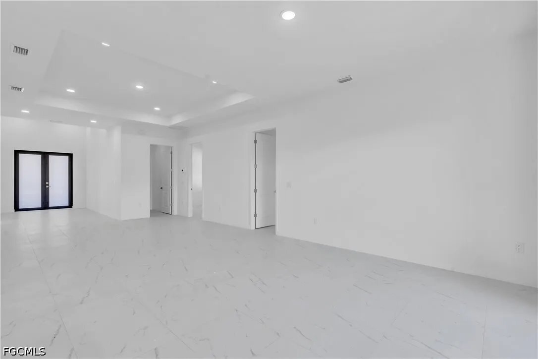 Building Photo - 1021 Chiquita Blvd S