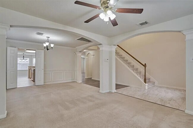 Building Photo - 511 Elm Ridge Dr