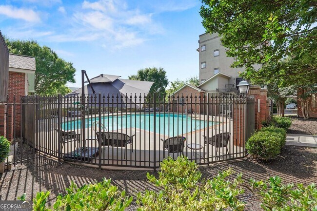 Building Photo - 898 Oak St SW