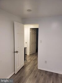 Building Photo - 1909 Dutch Village Dr