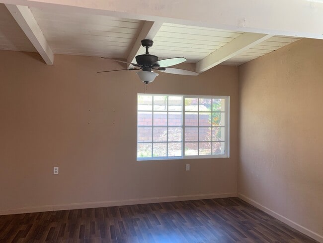 Building Photo - Charming Corner Single Story Home-Renovati...