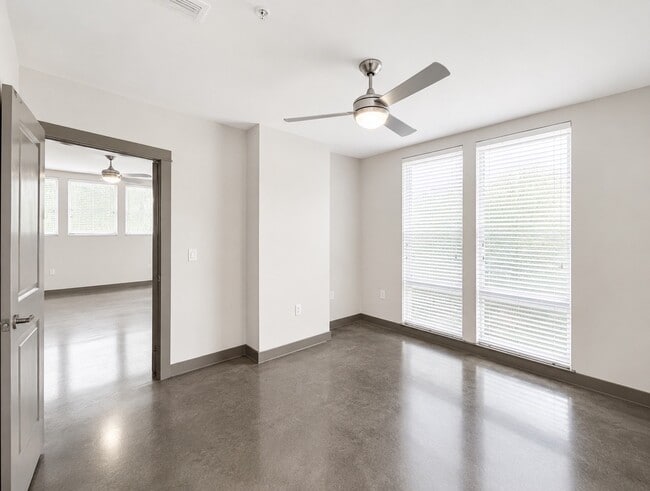 Building Photo - 1111 N Durham Dr