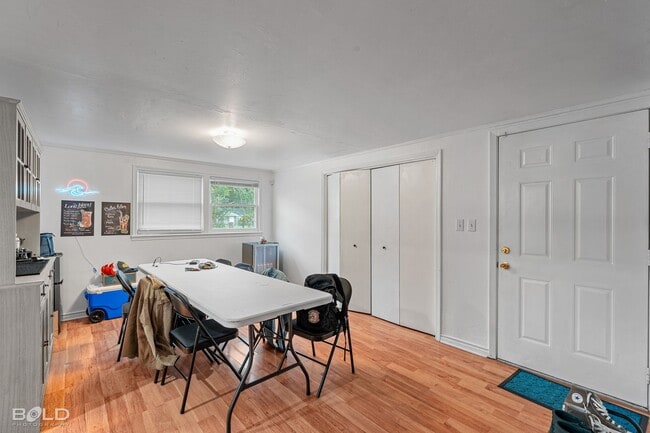 Building Photo - 4056 Beech St